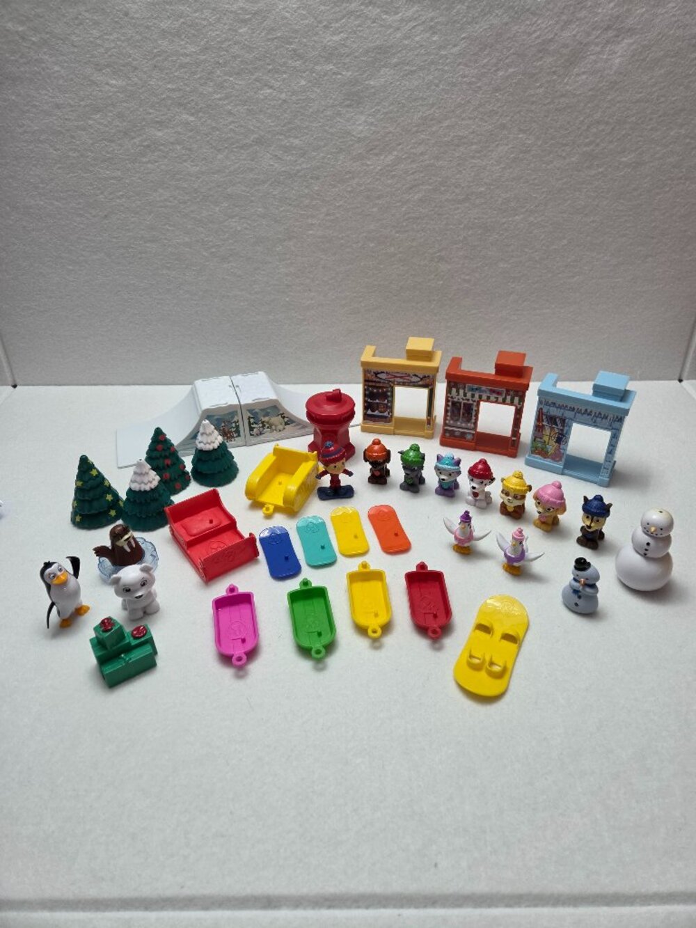 PAW Patrol Winter Holiday Advent Calendar Mixed Lot 36pc Figures Accessories